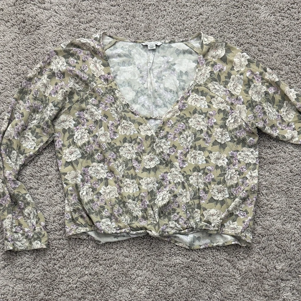 American Eagle Outfitters Olive Green Floral V-Neck Long Sleeve Top - Picture 1 of 3